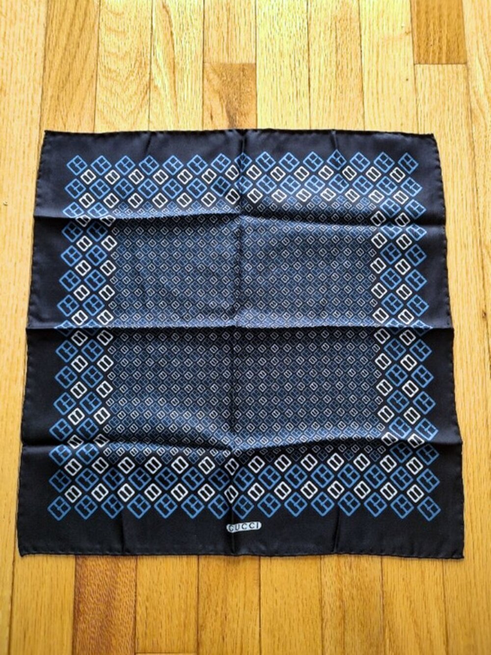 Gucci silk buckle motif small scarf EUC